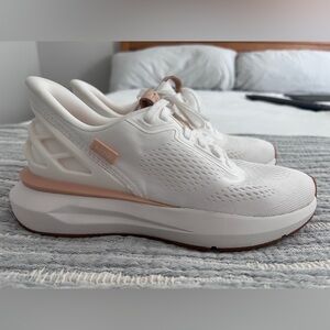 Like New Kizik Sneakers size 7